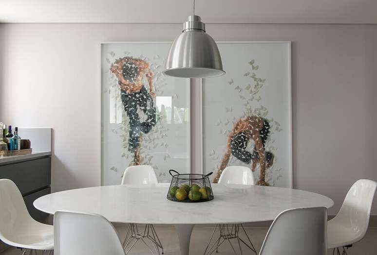 6. Decoração para sala de jantar toda branca com quadros decorativos tumblr – Foto: Detalhes do Céu