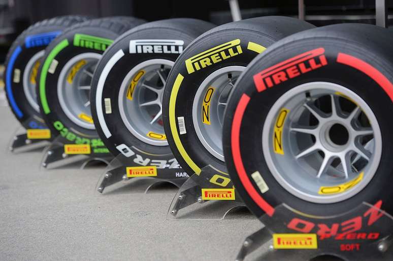 “Não é justo trocar os pneus neste estágio”, afirmou Isola da Pirelli
