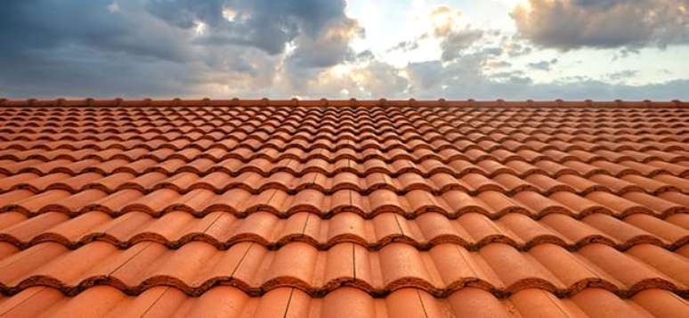 20. A telha portuguesa é perfeita para telhados grandes e pequenos. Foto: AECweb