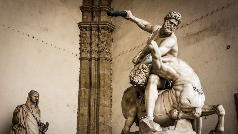 Hércules, da mitologia grega, tinha força sobre-humana muito antes do Hulk