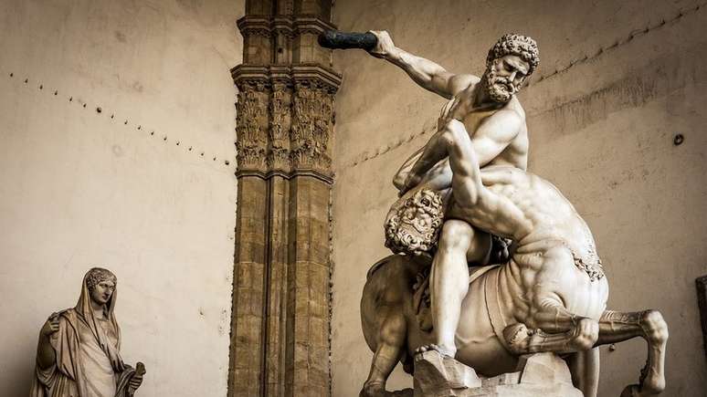 H&eacute;rcules, da mitologia grega, tinha for&ccedil;a sobrehumana muito antes do Hulk