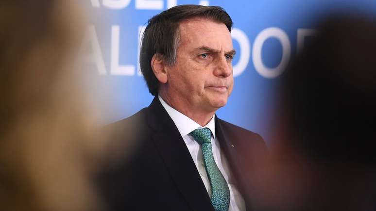 'Sempre tomei cuidado nas informações estratégicas, essas não são passadas via telefone', declarou Bolsonaro