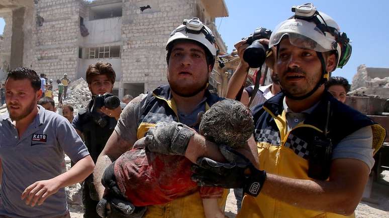 A Síria e a Russia miraram em áreas civis na região de Idlib, deixando mais de cem mortos