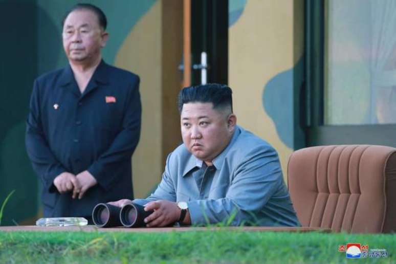 Kim Jong-un acompanha lançamento de mísseis de curto alcance, em 25 de julho de 2019