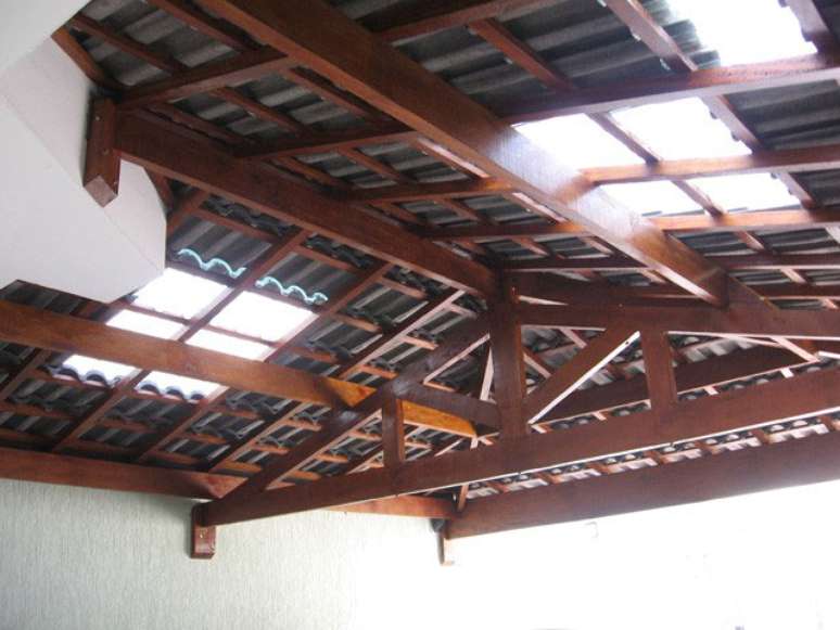 30.&nbsp;O telhado de&nbsp;telha portuguesa visto debaixo tamb&eacute;m &eacute; interessante. Foto: Telhas Rio Azul