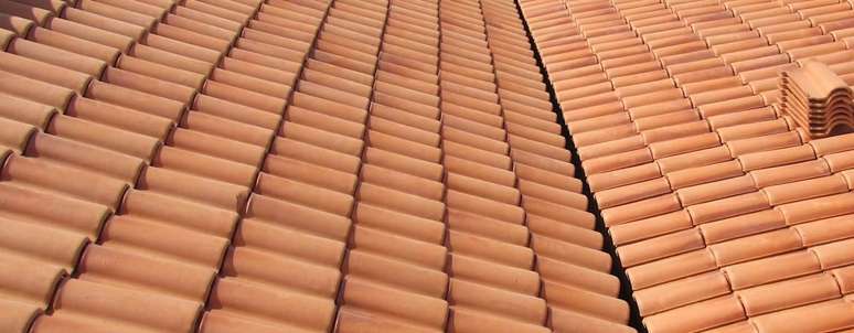 31. O telhado de telha portuguesa &eacute; simples e requintado ao mesmo tempo. Foto: Homify