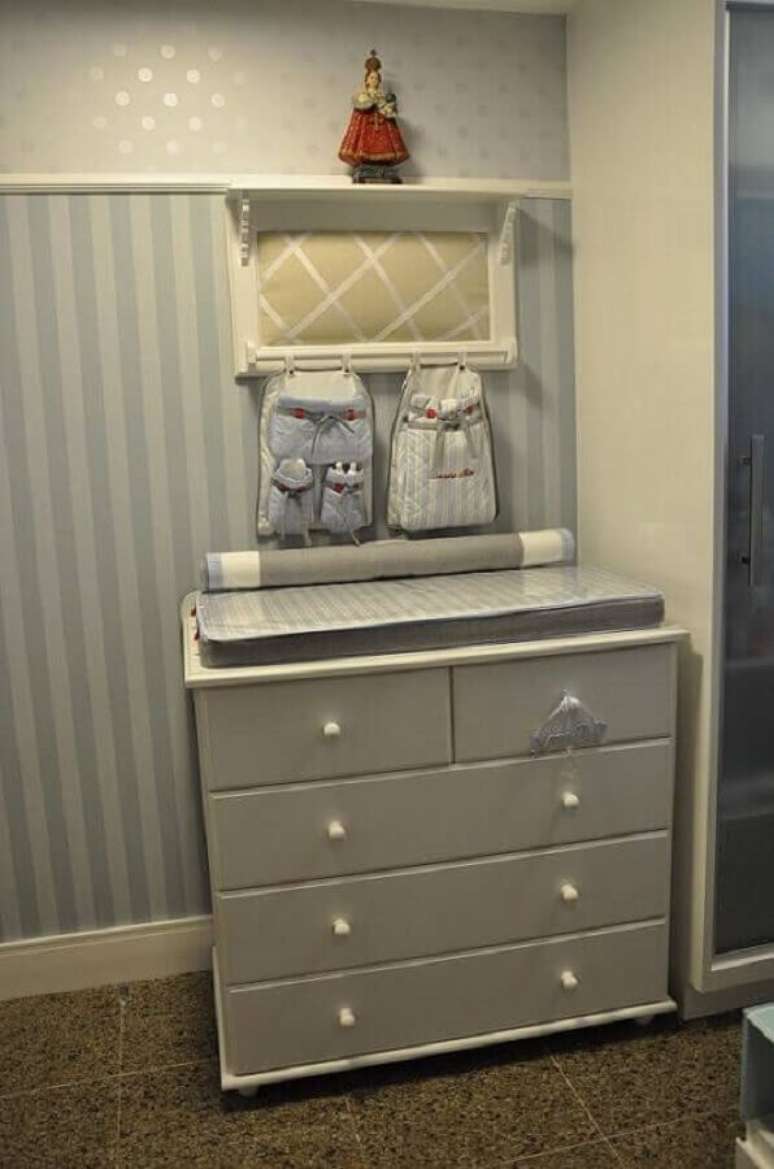 53. Modelo simples de c&ocirc;moda para quarto de beb&ecirc; &ndash; Foto: Nicolle do Vale