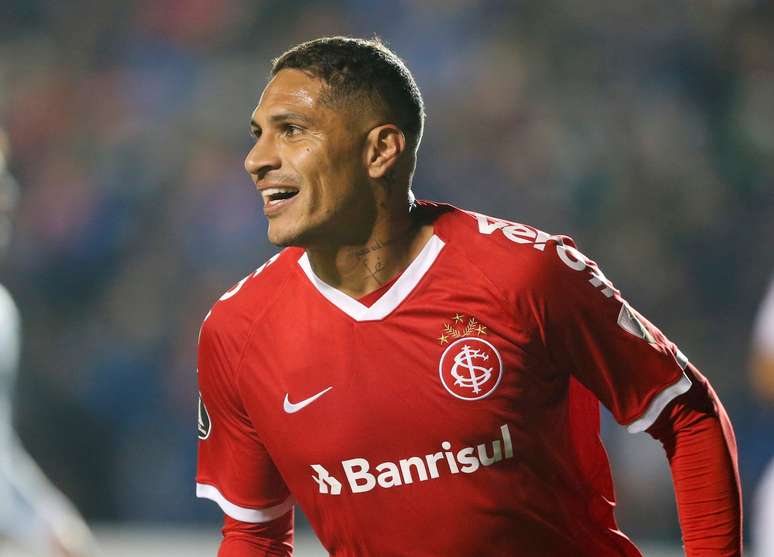 Paolo Guerrero comemora gol pelo Internacional na Libertadores