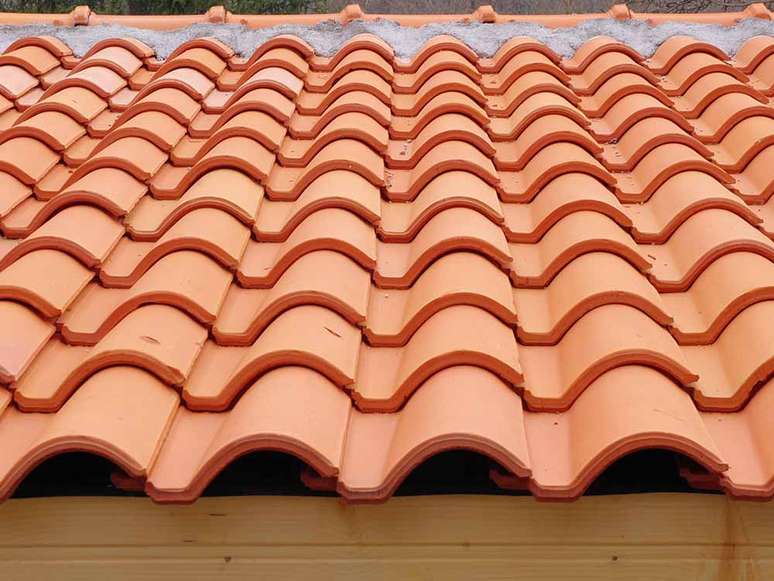 28. A telha portuguesa deve passar por manuten&ccedil;&otilde;es espor&aacute;dicas. Foto: Cobertura Leves