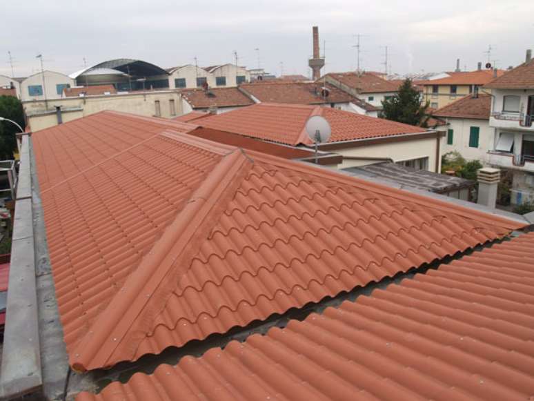 8. A telha portuguesa é utilizada aos montes em sobrados. Foto: Casa Telha