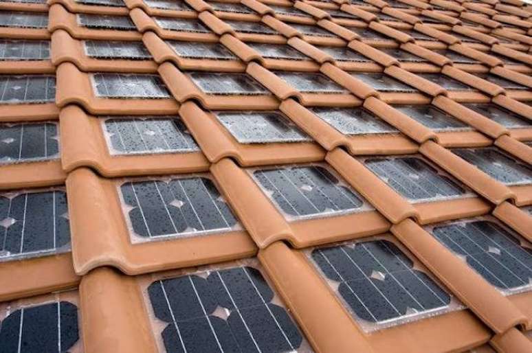 23. Painéis solares podem ser colocados em telha portuguesa. Foto: Tua Casa
