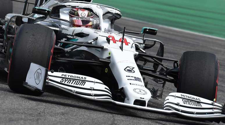 Em dia de “pesadelo de confiabilidade” da Ferrari, Lewis Hamilton faz a pole para o GP da Alemanha