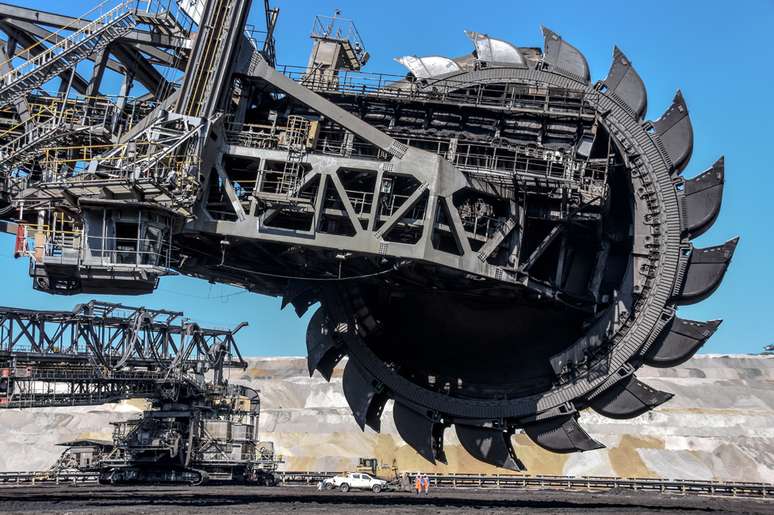 As m&aacute;quinas de escava&ccedil;&atilde;o s&atilde;o enormes