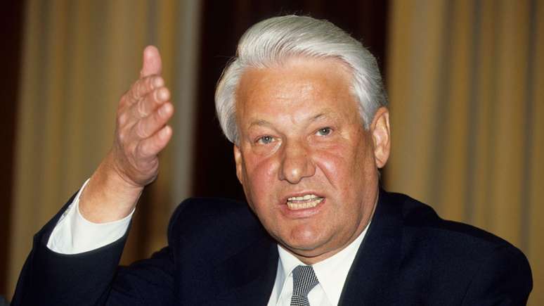 Boris Yeltsin, que morreu em 2007, foi um dos que acreditavam que algo estranho havia acontecido com os alunos