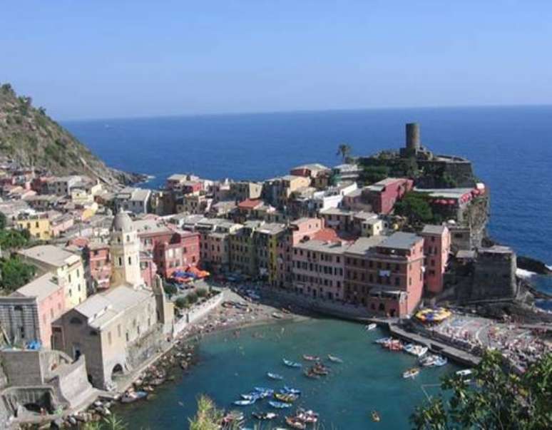 A aldeia de Vernazza, conhecida como a 'pequena Veneza de Cinque Terre'