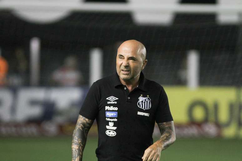 O técnico Sampaoli do Santos durante a partida entre Santos e Fluminense