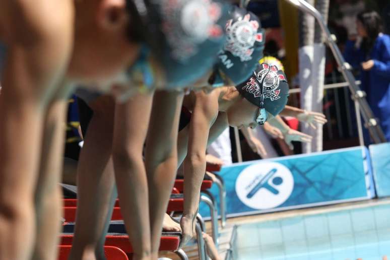 Atletas participam do Troféu Thiago Pereira de 2018 na piscina do Corinthians (Foto:Reprodução)