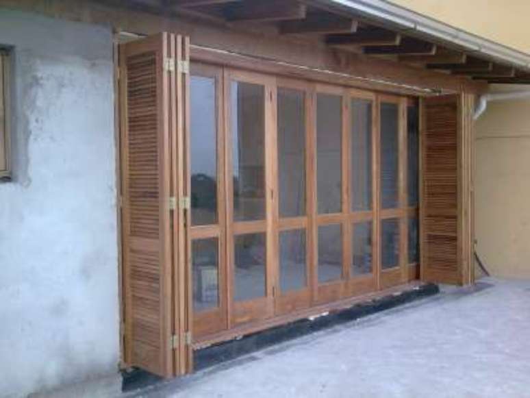 35. A porta balc&atilde;o pode ter muitos tamanhos. Foto: Esquadrias Portal