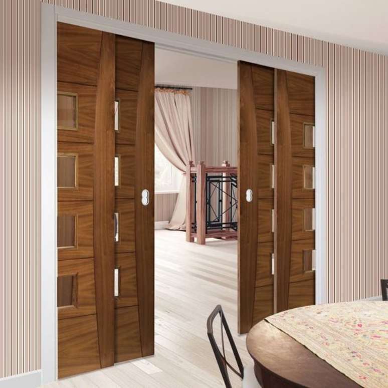 12. As folhas da porta balc&atilde;o devem ser muito bem cuidadas. Foto: Direct Doors