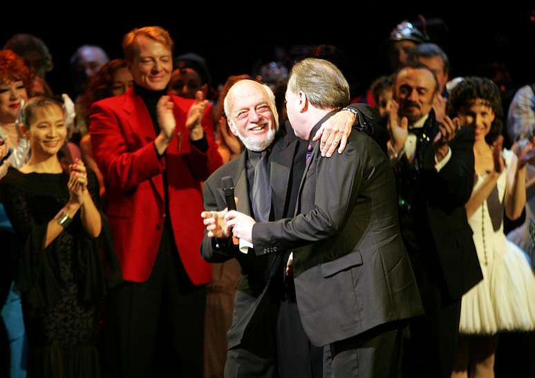 Diretor Harold Prince e compositor Andrew Lloyd Webber ap&oacute;s apresenta&ccedil;&atilde;o de "O Fantasma da &Oacute;pera" em Nova York
09/01/2006
 REUTERS/Seth Wenig/File Photo