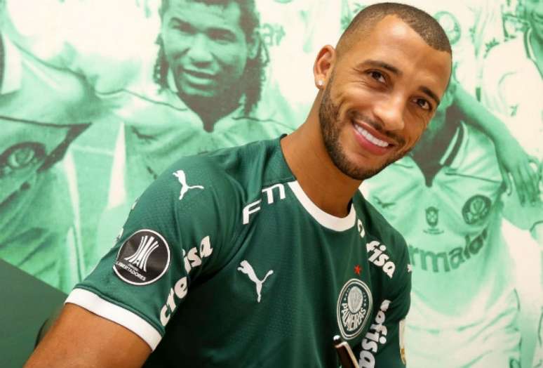 Zagueiro assinou contrato de cinco temporadas com Palmeiras e já está à disposição (Agência Palmeiras/Divulgação)