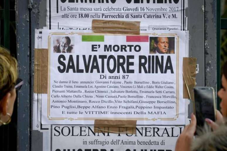 Cartaz na Itália comemora morte de Salvatore "Totò" Riina, o "poderoso chefão" da Cosa Nostra, em 2017