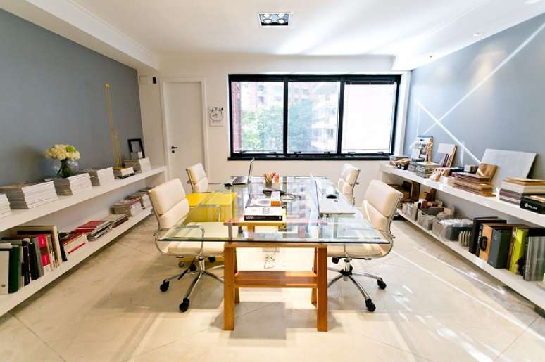 7. Cadeira para escritório do tipo executiva complementa a decoração do ambiente. Fonte: Pinterest