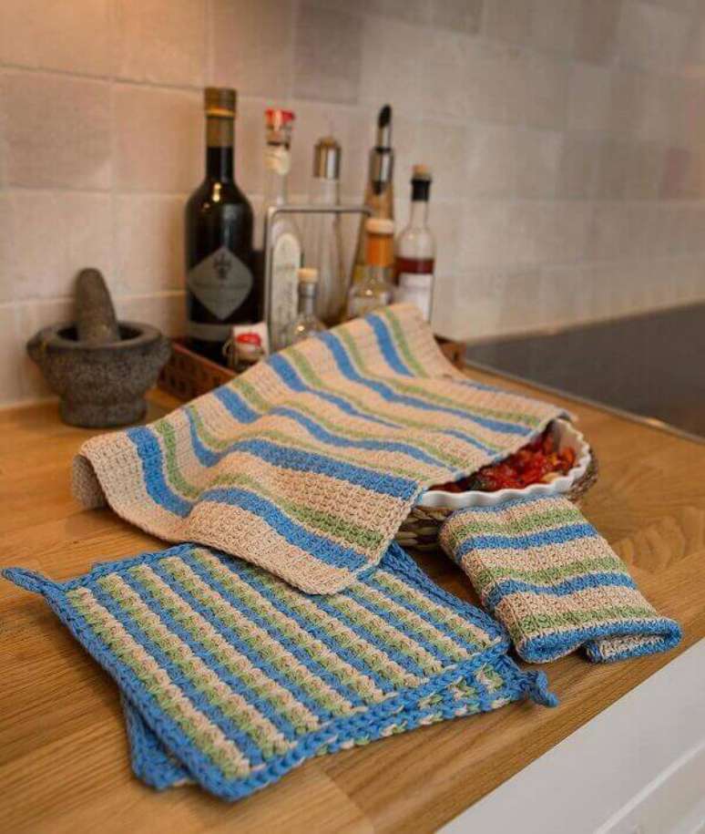 34- Jogo de cozinha de crochê pode ser feito com linhas mais grossas para suportar o uso. Fonte: Pinterest