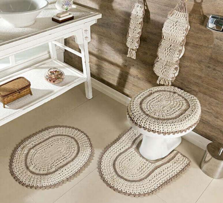 62- Jogo de crochê complementa a decoração do banheiro. Fonte: Pinterest