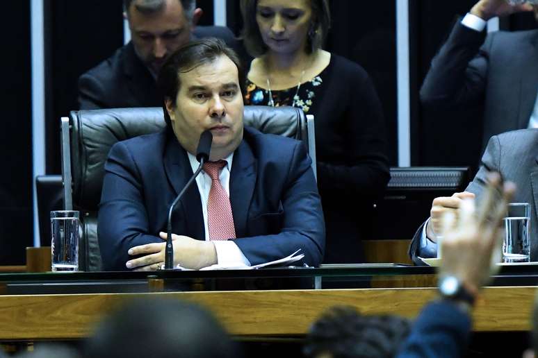 O presidente da Câmara, Rodrigo Maia (DEM-RJ) (c), durante sessão de análise dos destaques ao texto-base da reforma da Previdência, no plenário da Casa, em Brasília (DF)