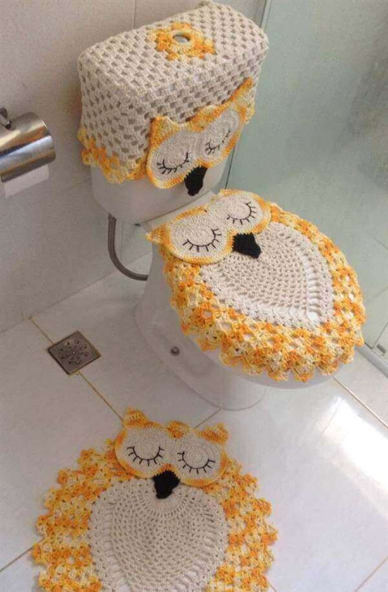 33- O jogo de crochê para banheiro é composto por 3 peças decoradas com coruja. Fonte: NewBranch