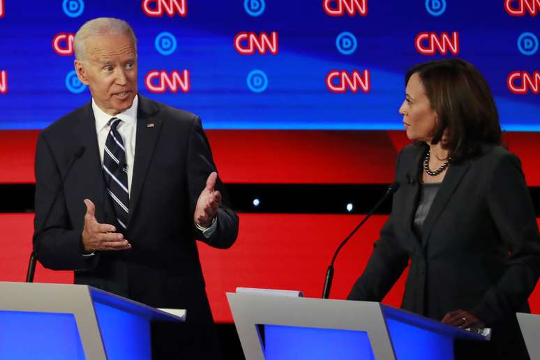 Pré-candidatos democratas Joe Biden e Kamala Harris durante debate em Detroit
31/07/2019
REUTERS/Lucas Jackson