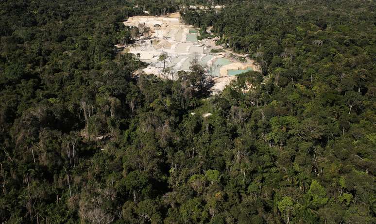 Área desmatada da floresta amazônica perto de Castelo dos Sonhos, no Pará
22/06/2013
REUTERS/Nacho Doce