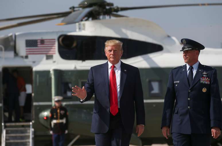 Presidente dos Estados Unidos, Donald Trump, acena ao embarcar para viagem a Cincinnati, Ohio
01/04/2019
REUTERS/Leah Millis