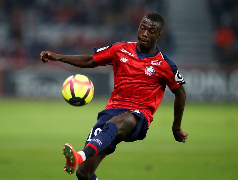 Nicolas P&eacute;p&eacute; domina a bola durante jogo do Lille
18/05/2019
REUTERS/Pascal Rossignol