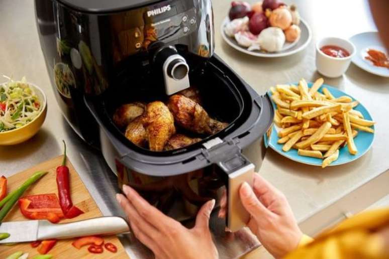 3. Fritadeira el&eacute;trica sem &oacute;leo para frango, fritas e muitas comidas deliciosas!