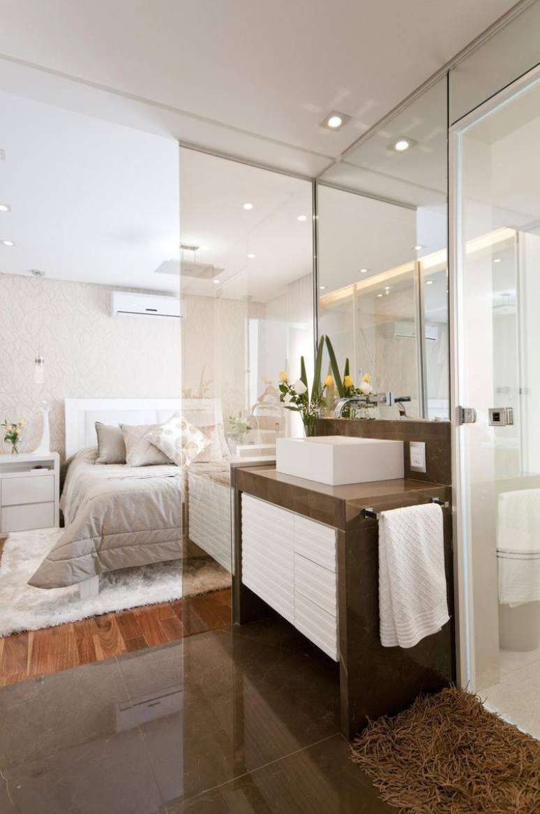 5. O gabinete do armário de banheiro pode ser embutido em algum revestimento, deixando-o mais elegante.