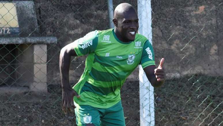 Luiz Fernando voltou ao time americano diante da Ponte Preta- (Mourão Panda;América-MG)