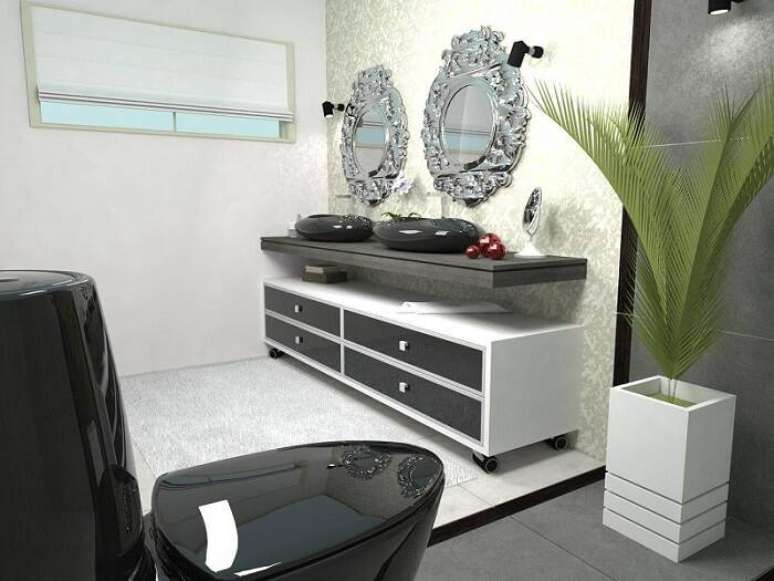 38. O arm&aacute;rio de banheiro com rod&iacute;zios &eacute; pr&aacute;tico, pois pode ser movimentado no ambiente. Projeto por Daniel Poletti