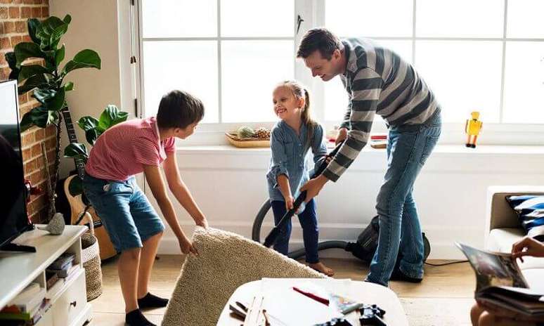 1. Deixe a sua casa ainda mais agradável limpando o tapete – Foto: Lopes