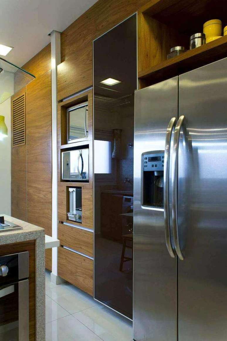 5. O micro-ondas espelhado pode ser utilizado na cozinha de muitas formas. Projeto de Semíramis Alice Arquitetura & Design