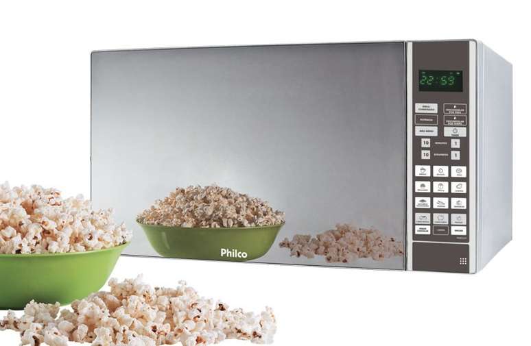 32. O micro-ondas espelhado grande d&aacute; ainda mais destaque ao ambiente. Foto: Cotinental Center