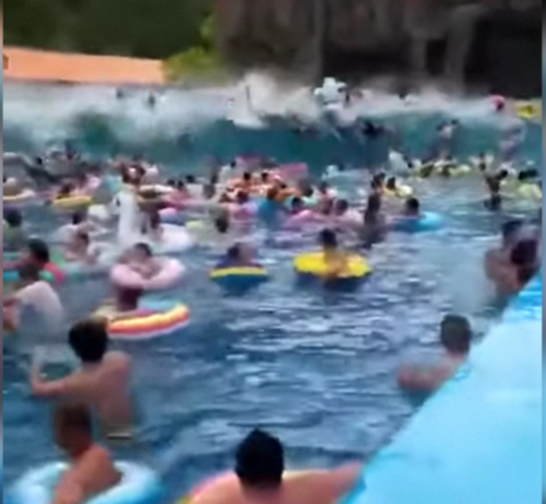 Falha em piscina deixa 44 feridos na China