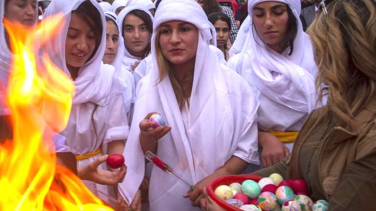 Ovos pintados e decorados é uma tradição yazidi para celebrar o ano novo