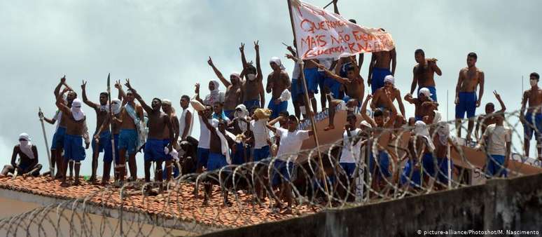 Presos amotinados no Rio Grande do Norte em 2017. Massacres em prisões são corriqueiros no Brasil