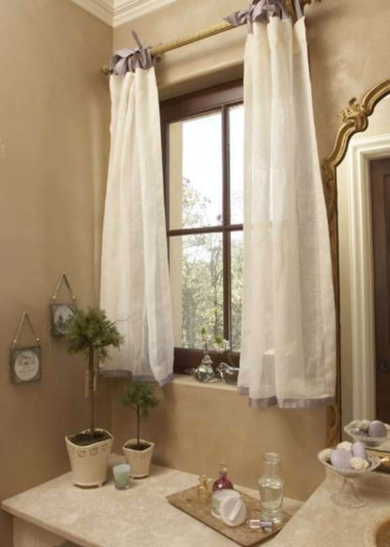 7. A cortina de renda também é utilizado em banheiro. Foto: Houzz