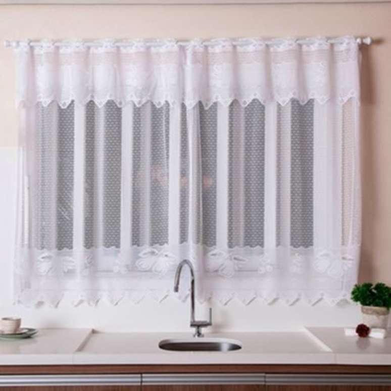 6. A cortina de renda costuma ter uma transpar&ecirc;ncia. Foto: Dica R&aacute;pida