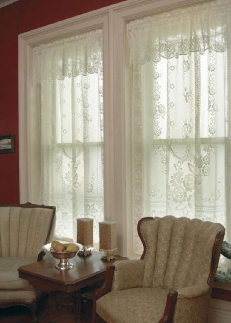 26. Decora&ccedil;&otilde;es cl&aacute;ssicas costumam utilizar a cortina de renda. Foto: Casa e Constru&ccedil;&atilde;o