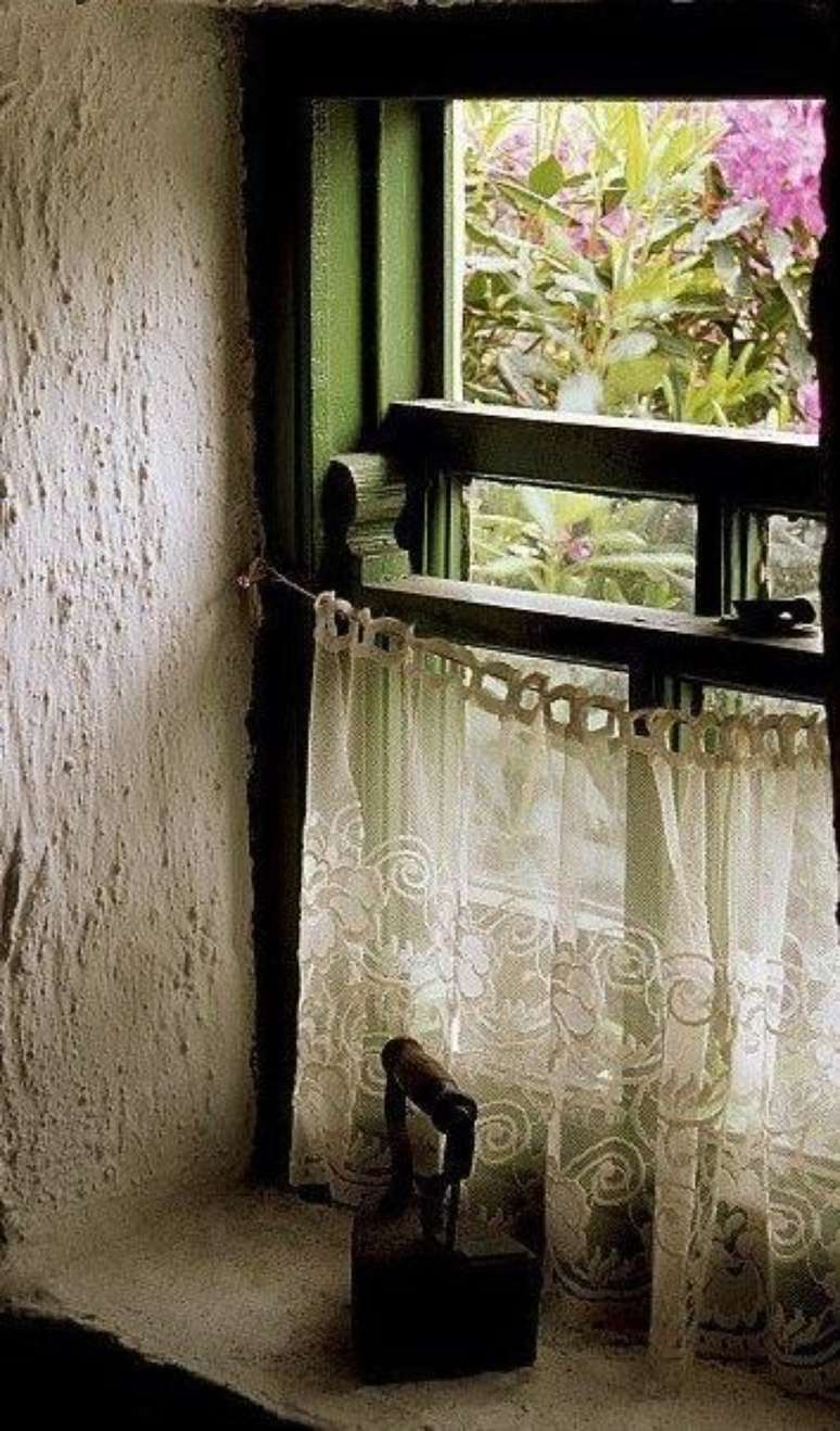 31. A cortina de renda pode ser apenas um detalhe na decoração. Foto: Pinterest