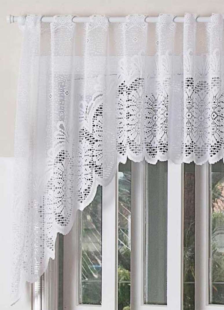 43. Formatos diferentes de cortina de renda s&atilde;o o que a tornam vers&aacute;til. Foto: Sua Decora&ccedil;&atilde;o